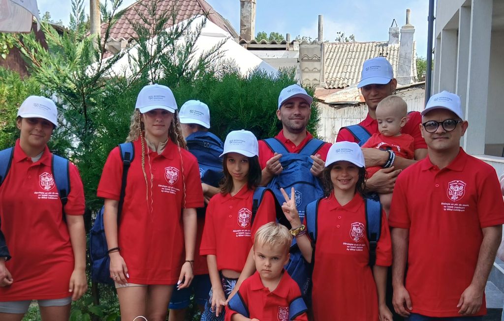 47 de copii proveniți din Centrele de Tip Familial din București și Râmnicu Vâlcea au mers la mare